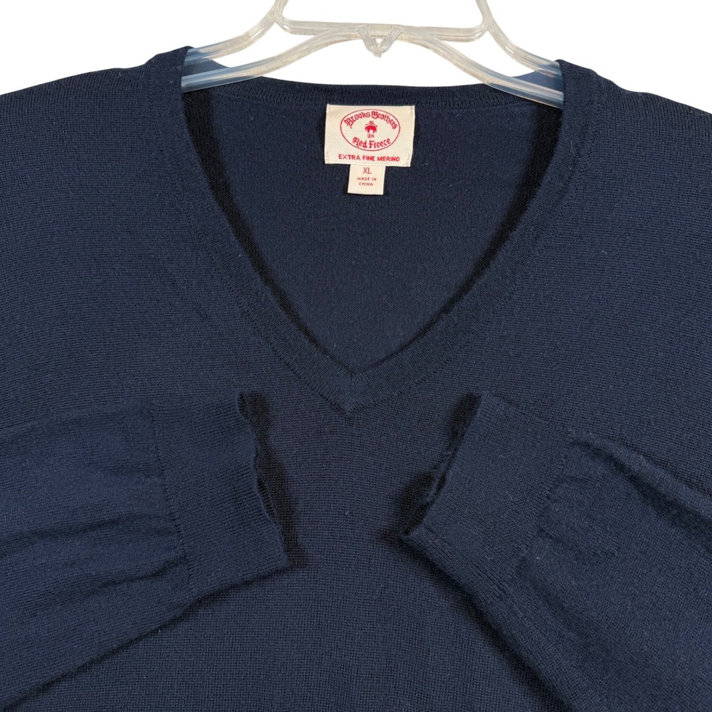 Brooks Brothers Red Fleece Sweater Mens XL Navy Blue Extra Fine Merino V-Neck